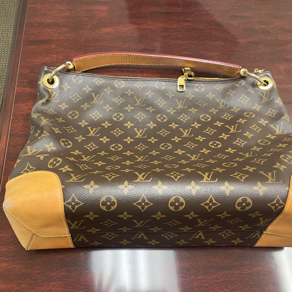 Authentic Louis Vuitton Berry MM